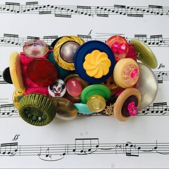 Vintage handmade button cuff bracelet one of a kind unique vintage buttons - Picture 1 of 16